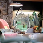 Aves Hotel