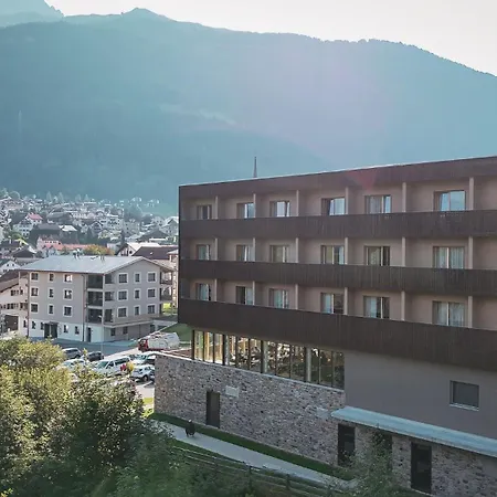Hotel Aves Savognin
